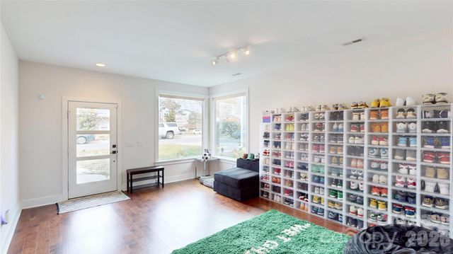 1220 Lomax Avenue, Charlotte, NC 28211