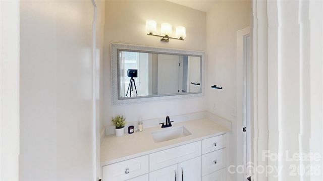 1220 Lomax Avenue, Charlotte, NC 28211