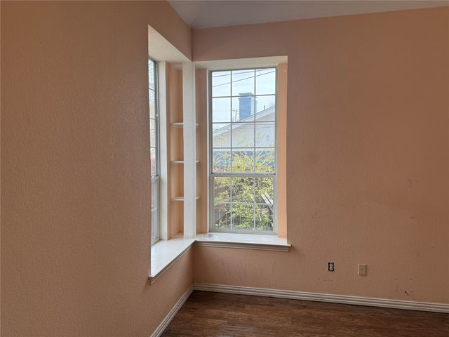 600 W Nash Street, Grapevine, TX 76051