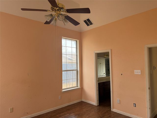 600 W Nash Street, Grapevine, TX 76051