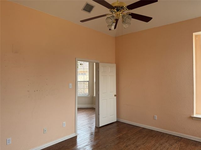 600 W Nash Street, Grapevine, TX 76051