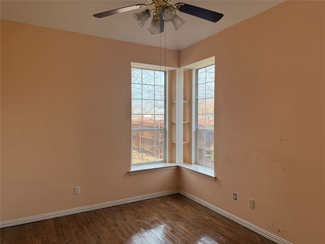 600 W Nash Street, Grapevine, TX 76051