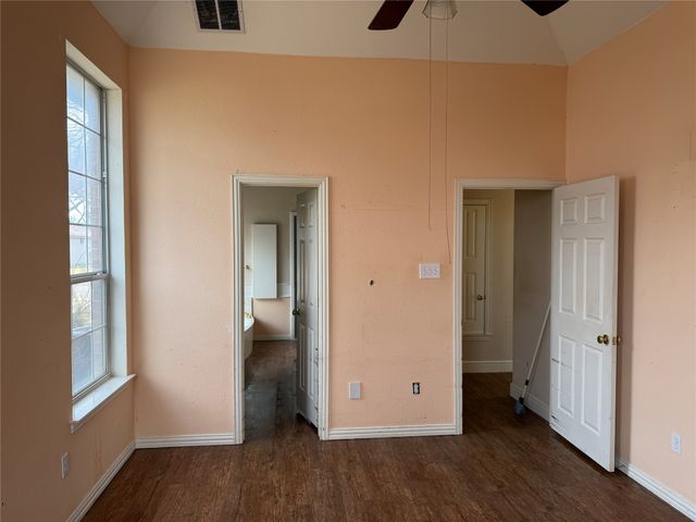 600 W Nash Street, Grapevine, TX 76051