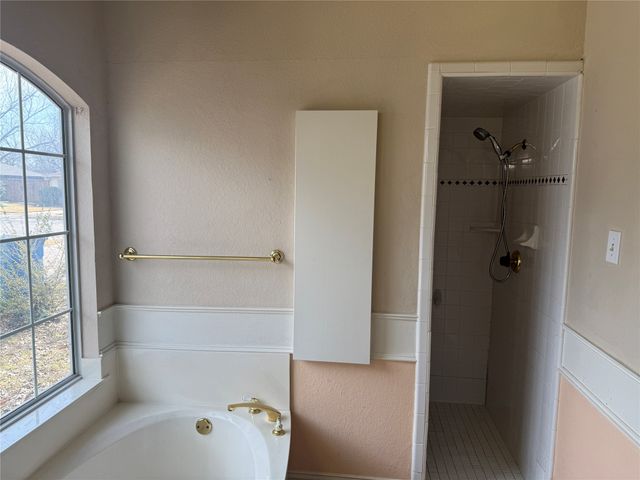 600 W Nash Street, Grapevine, TX 76051