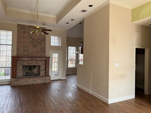 600 W Nash Street, Grapevine, TX 76051