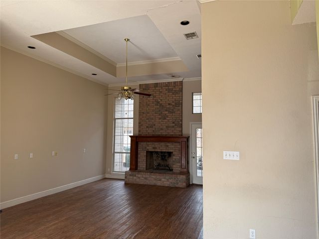 600 W Nash Street, Grapevine, TX 76051