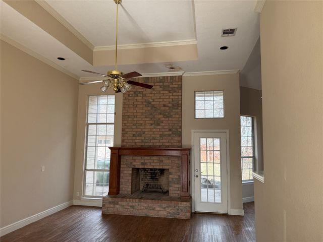 600 W Nash Street, Grapevine, TX 76051