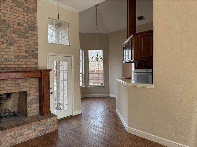 600 W Nash Street, Grapevine, TX 76051