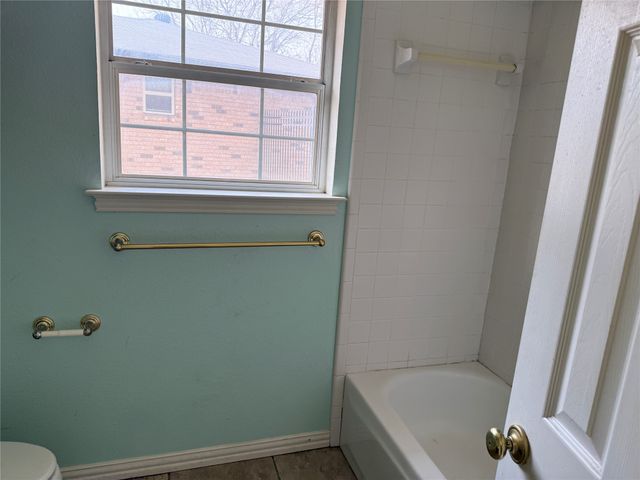 600 W Nash Street, Grapevine, TX 76051