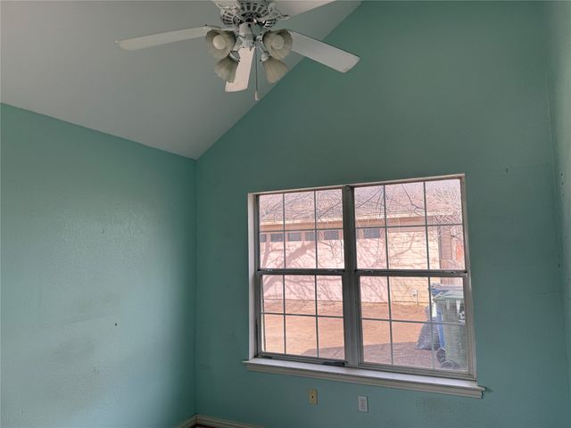 600 W Nash Street, Grapevine, TX 76051