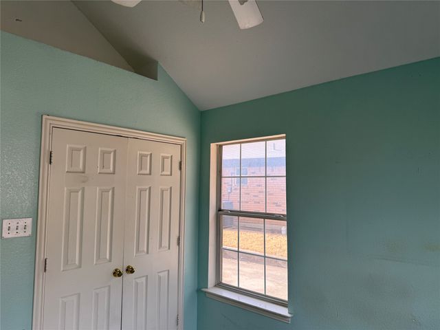 600 W Nash Street, Grapevine, TX 76051