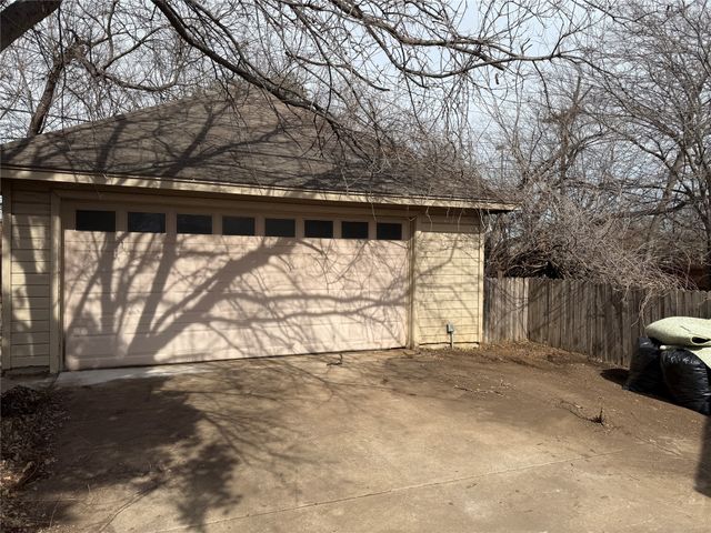 600 W Nash Street, Grapevine, TX 76051