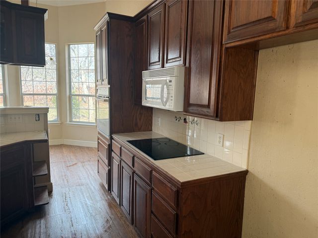 600 W Nash Street, Grapevine, TX 76051