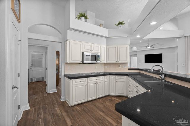 1071 Kelton Blvd, Gulf Breeze, FL 32563