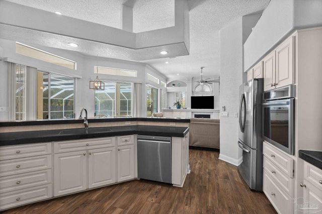 1071 Kelton Blvd, Gulf Breeze, FL 32563