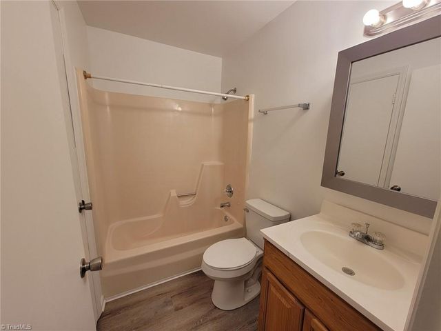 3300 Starlight Drive 8, Winston-salem, NC 27107