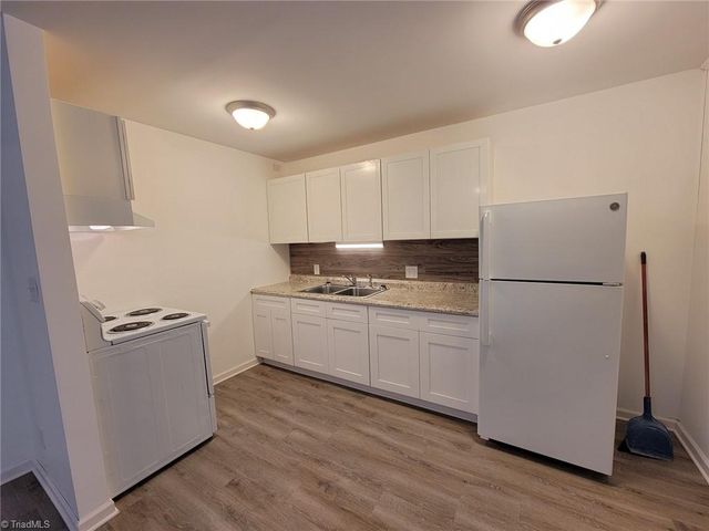 3300 Starlight Drive 8, Winston-salem, NC 27107