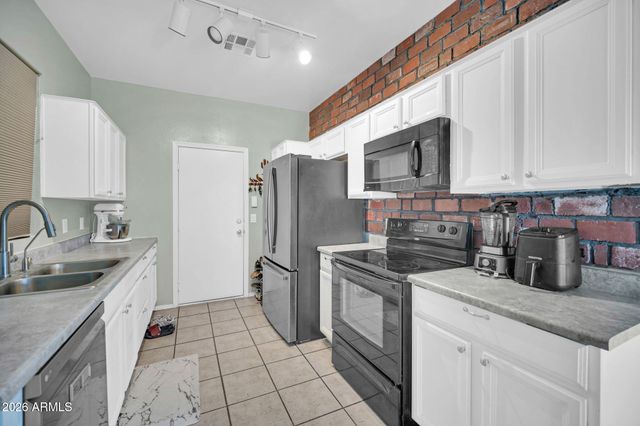 12022 W BELMONT Drive, Avondale, AZ 85323