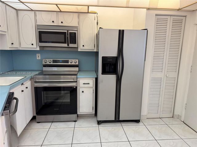 1780 NE 191st St 806-2, Miami, FL 33179