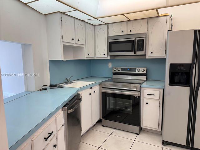 1780 NE 191st St 806-2, Miami, FL 33179