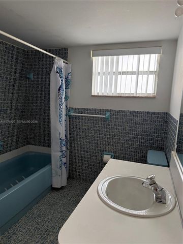 1780 NE 191st St 806-2, Miami, FL 33179