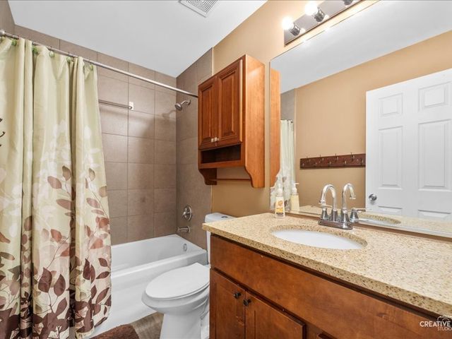 21902 W KENTWOOD Drive, Plainfield, IL 60544