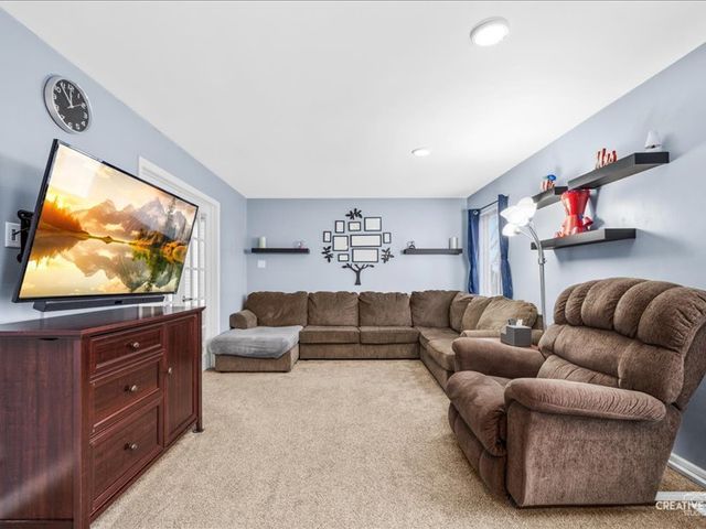 21902 W KENTWOOD Drive, Plainfield, IL 60544