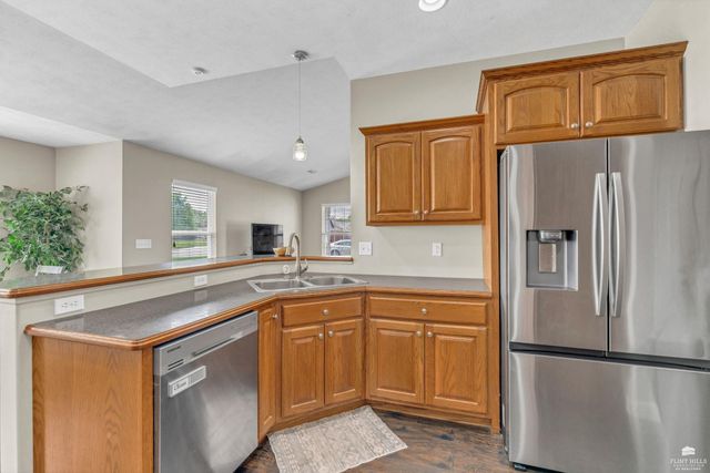 2520 Buttonwood Drive, Manhattan, KS 66502