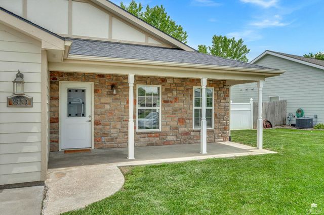2520 Buttonwood Drive, Manhattan, KS 66502