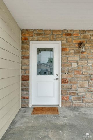 2520 Buttonwood Drive, Manhattan, KS 66502