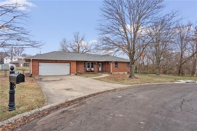 430 Chestnut Drive, Marshall, MO 65340