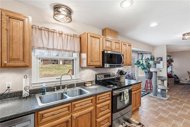 430 Chestnut Drive, Marshall, MO 65340