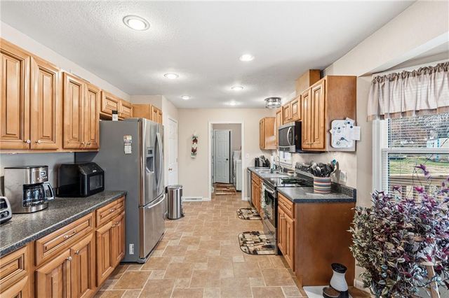 430 Chestnut Drive, Marshall, MO 65340