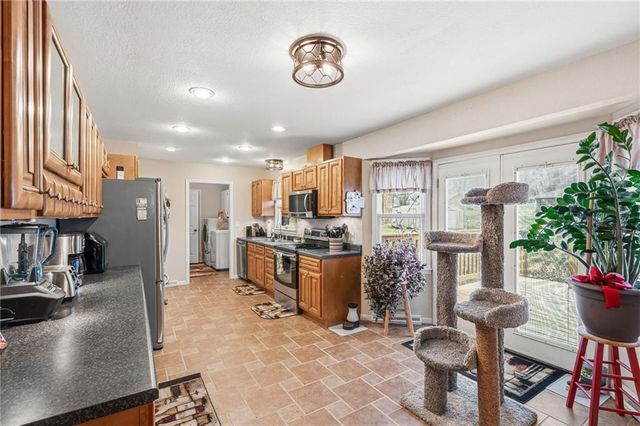 430 Chestnut Drive, Marshall, MO 65340