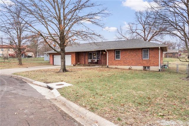 430 Chestnut Drive, Marshall, MO 65340