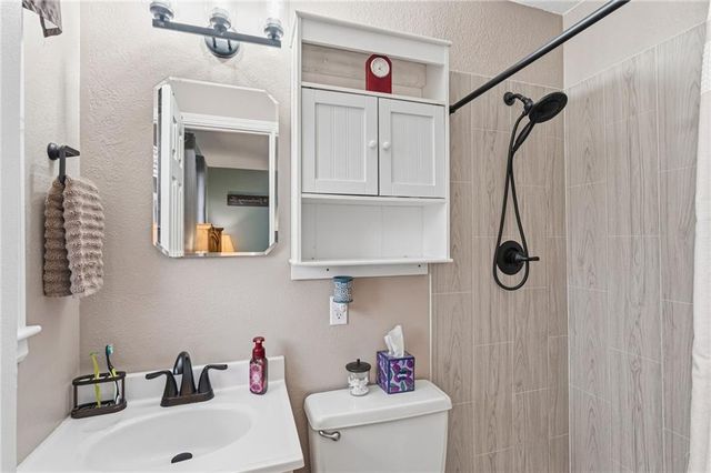 430 Chestnut Drive, Marshall, MO 65340