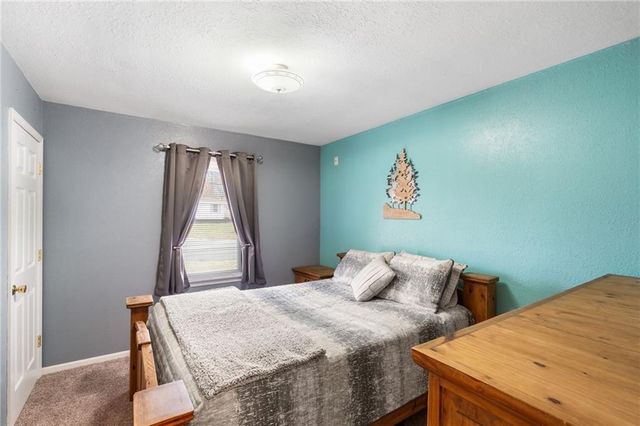 430 Chestnut Drive, Marshall, MO 65340