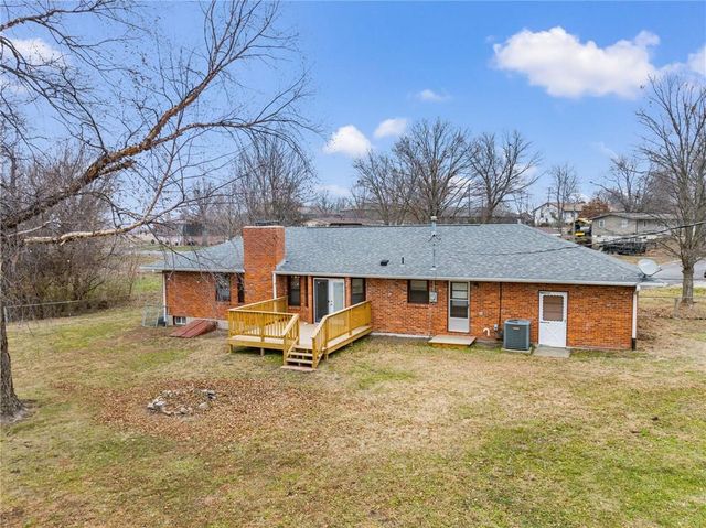 430 Chestnut Drive, Marshall, MO 65340