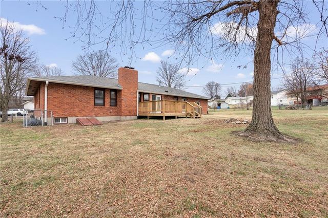 430 Chestnut Drive, Marshall, MO 65340