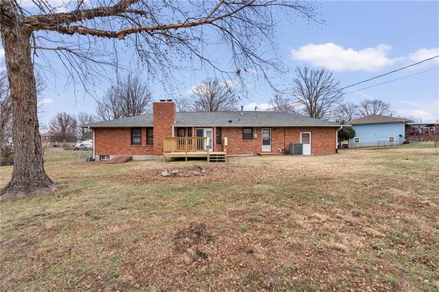 430 Chestnut Drive, Marshall, MO 65340