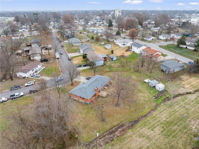 430 Chestnut Drive, Marshall, MO 65340