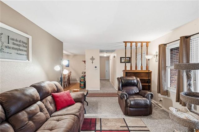 430 Chestnut Drive, Marshall, MO 65340