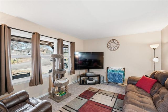 430 Chestnut Drive, Marshall, MO 65340