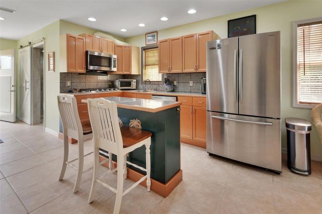 4611 GRAND AVENUE, De Leon Springs, FL 32130