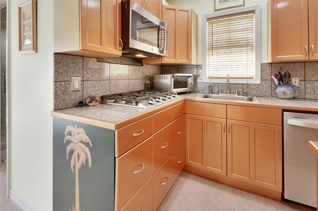 4611 GRAND AVENUE, De Leon Springs, FL 32130