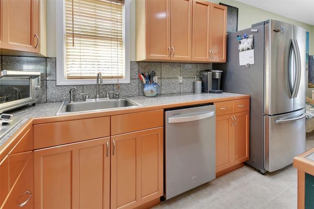 4611 GRAND AVENUE, De Leon Springs, FL 32130