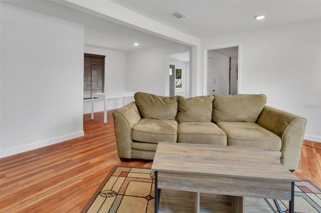 4611 GRAND AVENUE, De Leon Springs, FL 32130