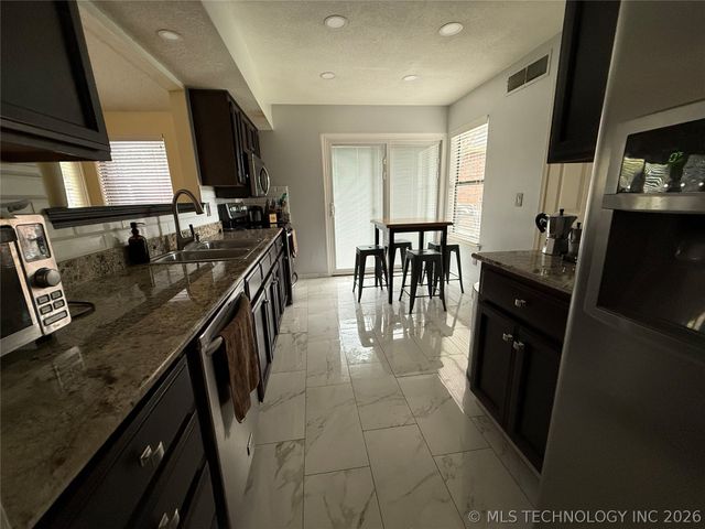 5215 E 90th Street, Tulsa, OK 74137