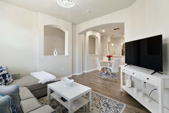 9640 Coney Island Cir, Elk Grove, CA 95758