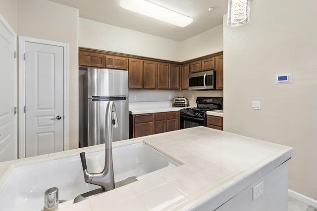 9640 Coney Island Cir, Elk Grove, CA 95758